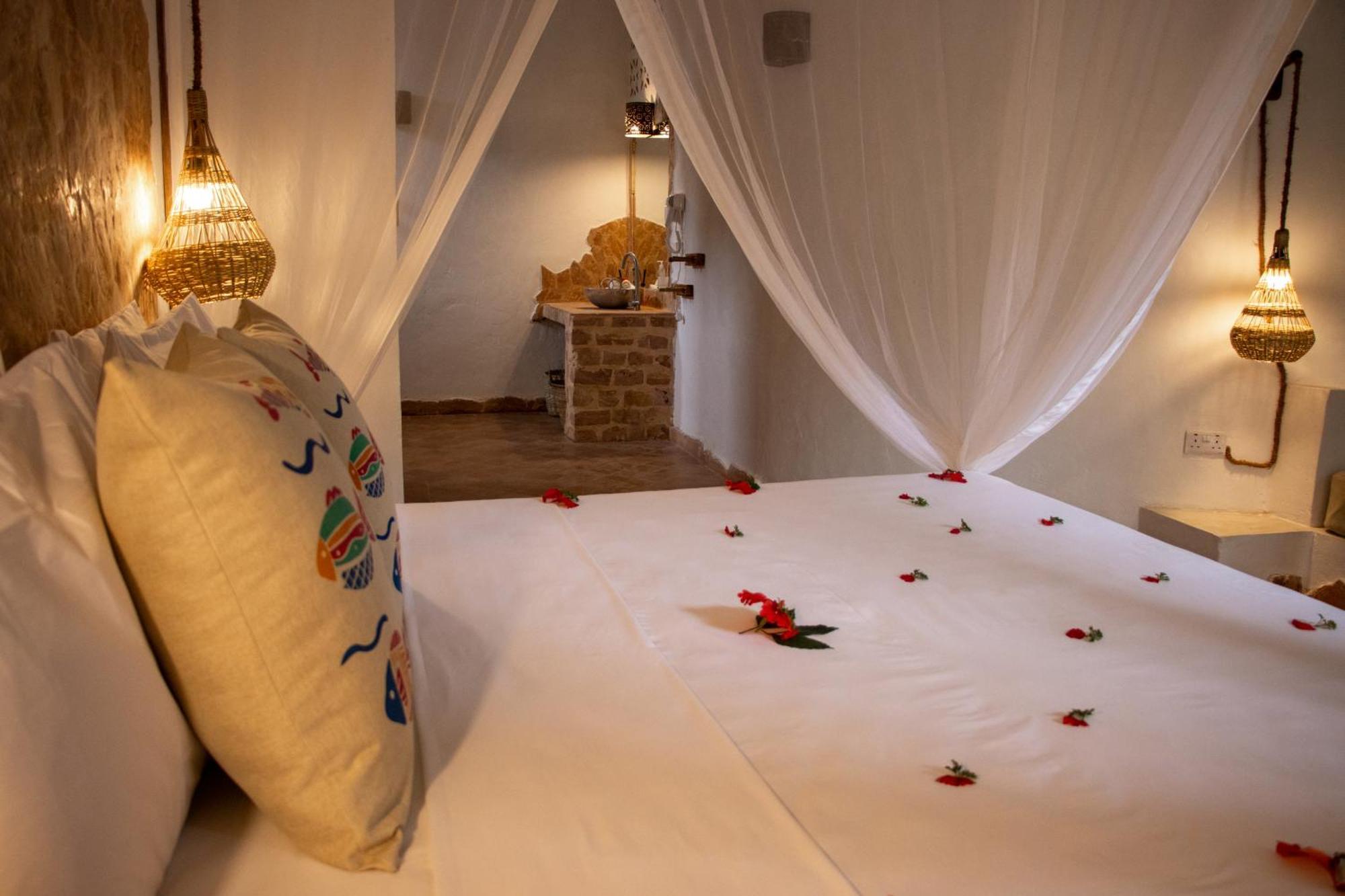 Mvuvi Boutique Resort Kiwengwa  Kamer foto