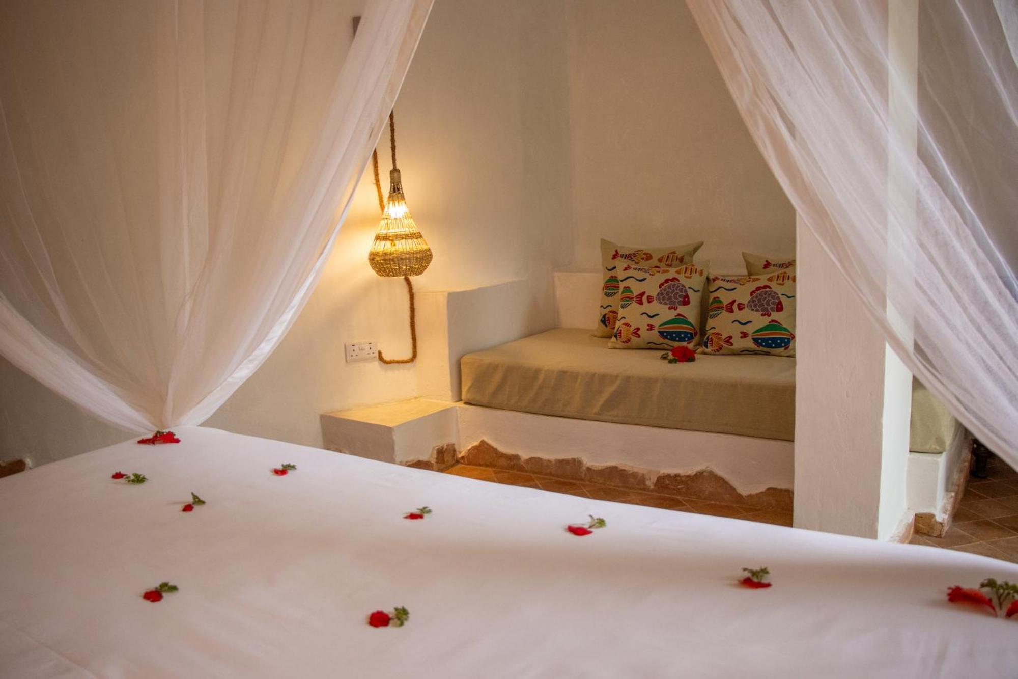 Mvuvi Boutique Resort Kiwengwa  Kamer foto